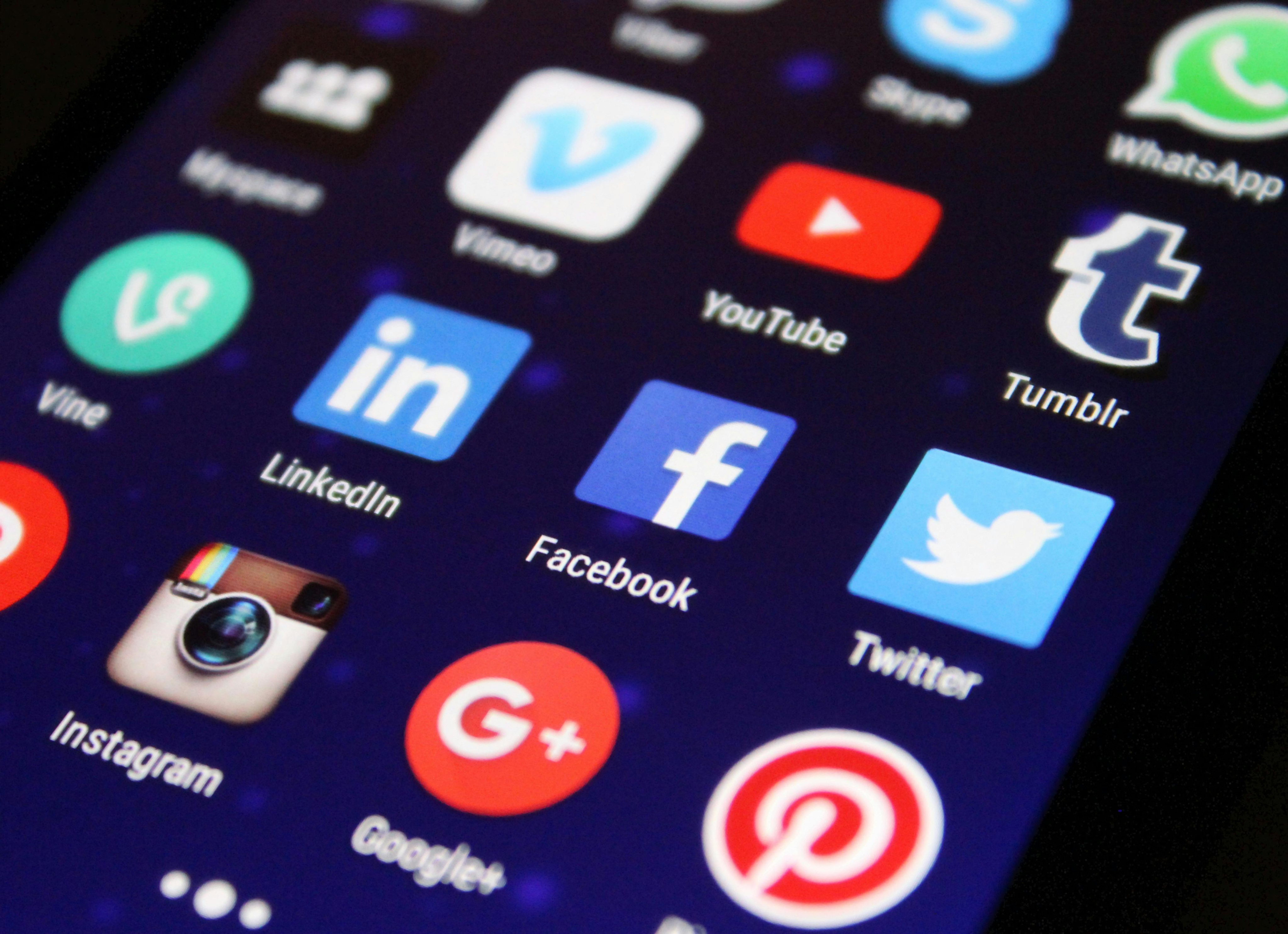 Scroll infini Réseaux sociaux